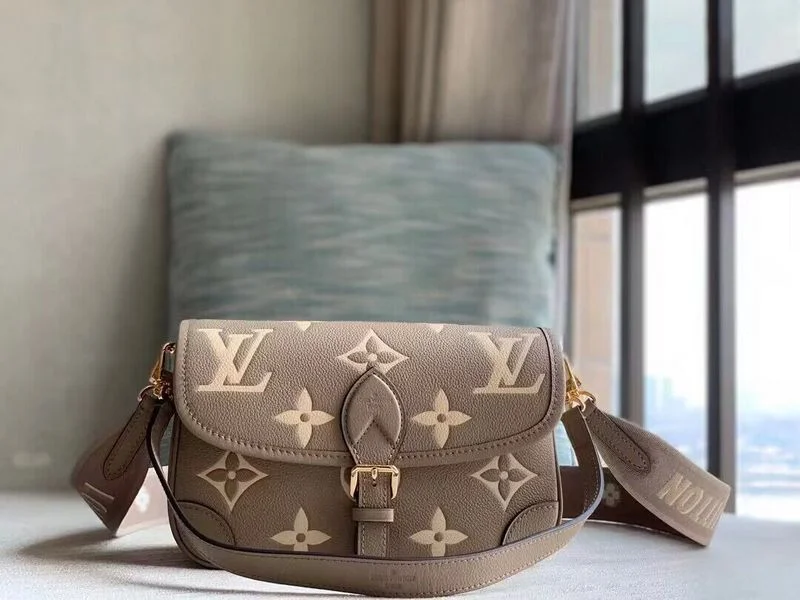 Louis Vuitton bags with a front - zip pocket for small items like keysBoldCollect - LOUIS VUITTON BAGS - 812