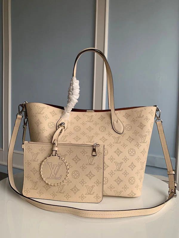 Ladies Louis Vuitton Capucines bags with a detachable shoulder strapBoldCollect - LOUIS VUITTON Bags - 662