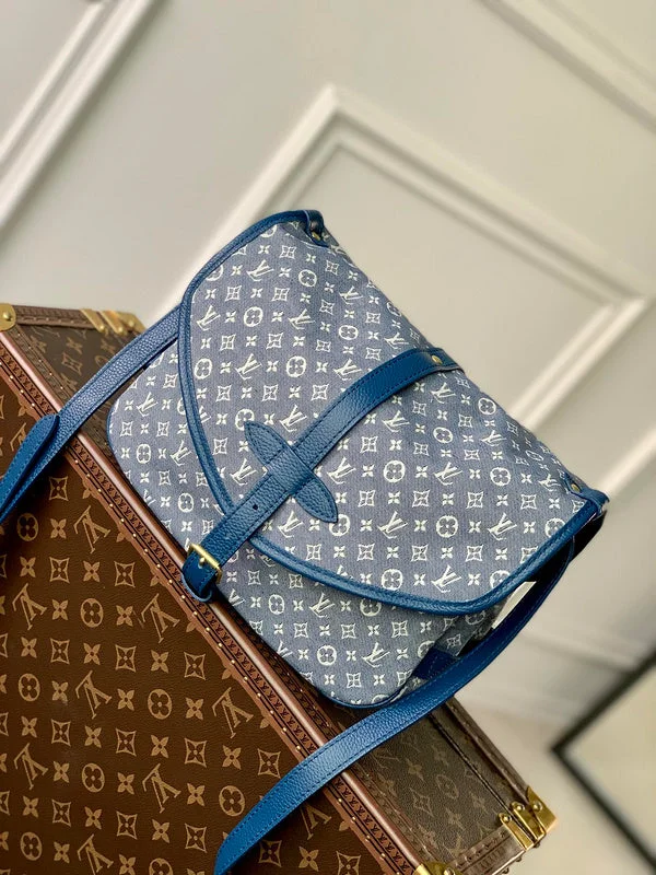 Ladies Louis Vuitton Petite Malle bags with a star - shaped charm for cutenessBoldCollect - LOUIS VUITTON Bags - 794