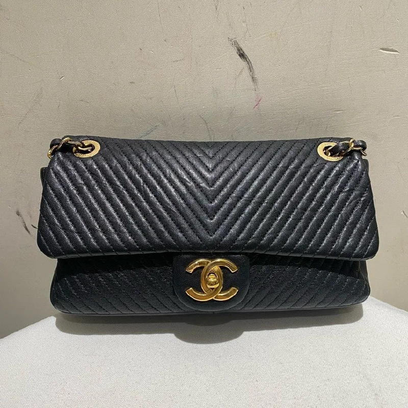 Chanel Classic Flap Bag for Evening PartyChanel Black Chevron Leather CF Shoulder Bag Medium