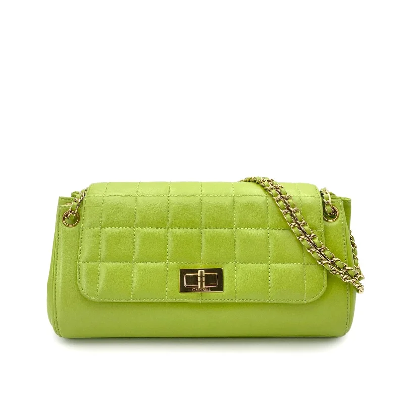 Chanel Colorful Handbag for Spring OutfitsCHANEL VINTAGE 2.55 CHOCOLATE BAR CHAIN SHOULDER BAG GREEN LAMB SKIN 90246923