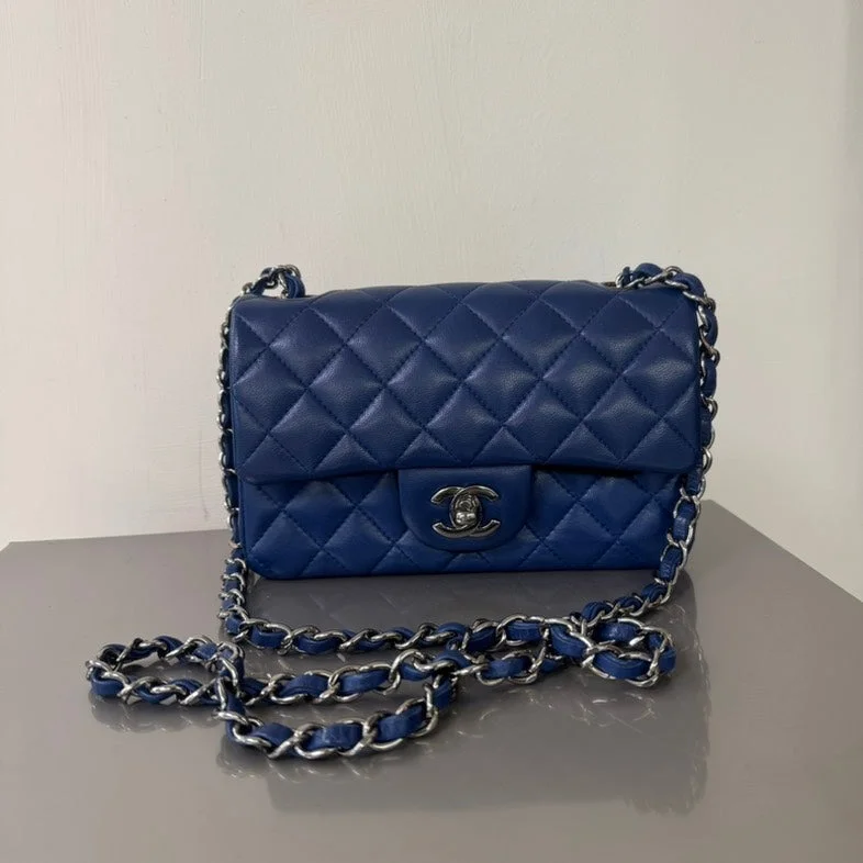 Chanel Classic Flap Bag for Evening PartyChanel Flag Blue Quilted Leather Chain Shoulder Bag Medium