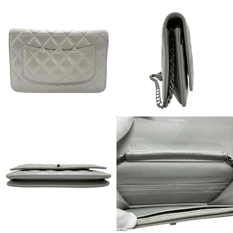 Chanel bags for women who appreciate fine craftsmanshipCHANEL 2,55 Clutch Bag