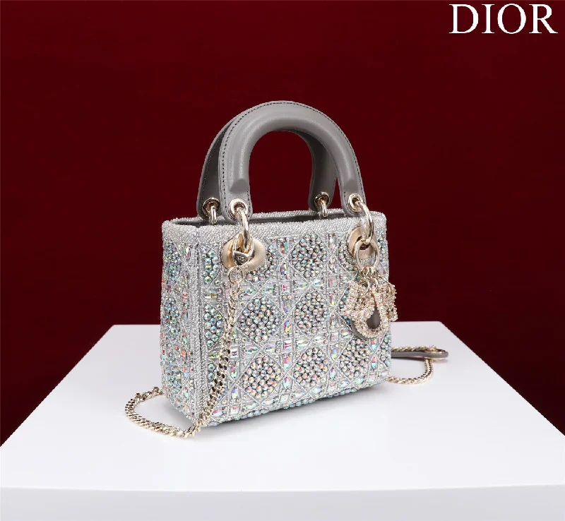 Fashion - forward Christian Dior tote bags for the modern womanChristian Dior - Luxury Bags  116