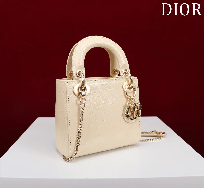 Christian Dior Saddle bags with a patent leather finish for a shiny lookChristian Dior - Luxury Bags  117