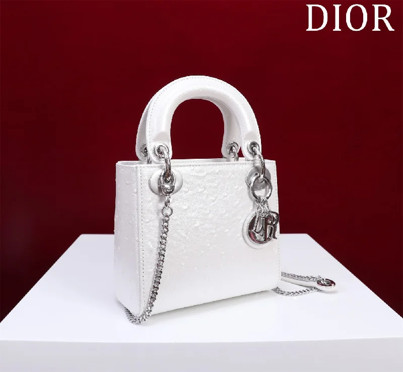 Fashion - forward Christian Dior tote bags for the modern womanChristian Dior - Luxury Bags  120