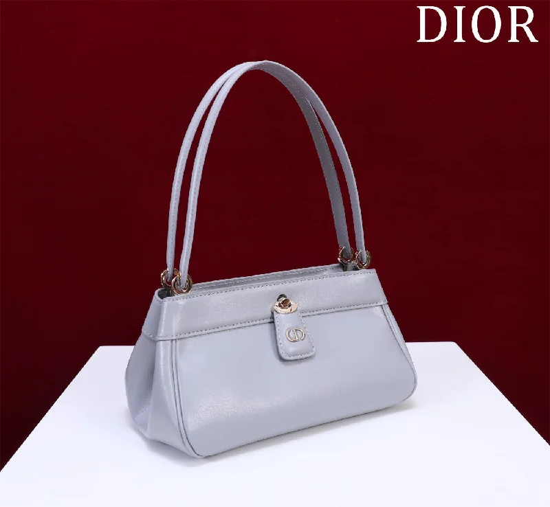 Christian Dior Saddle bags with a patent leather finish for a shiny lookChristian Dior - Luxury Bags  122