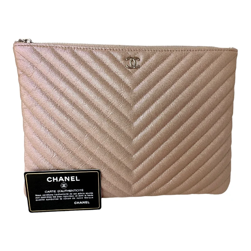 Chanel bags for women with a taste for high fashionChanel 17B Rose Gold Caviar Chevron Large O Case